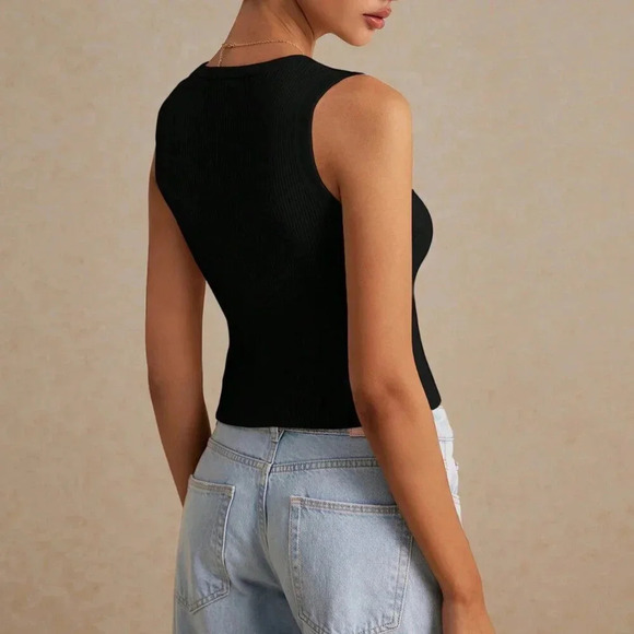 Black Casual Women's Solid Color Sleeveless Knit Top - Picture 3 of 7